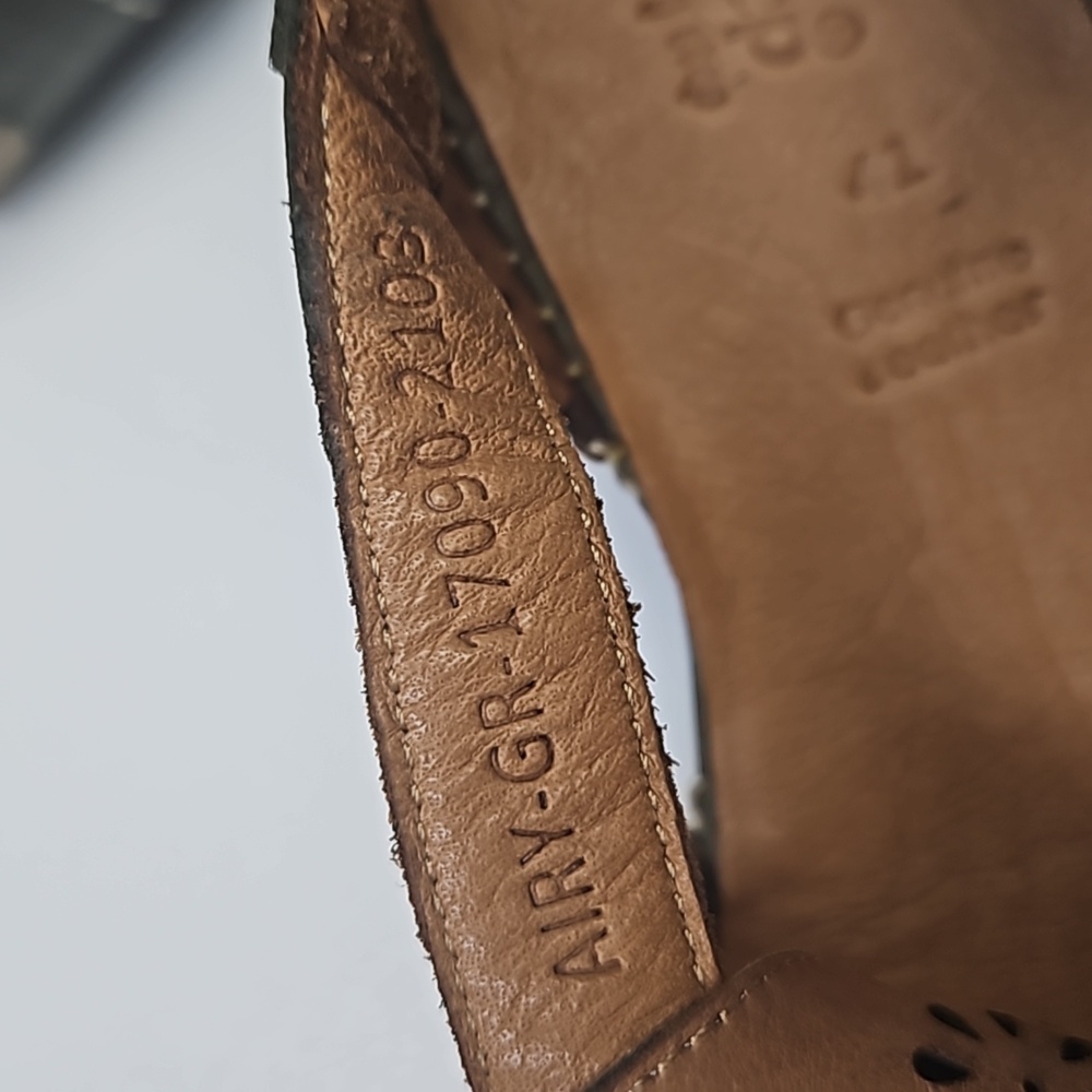 Spring Step NWOT - Picture 6 of 8